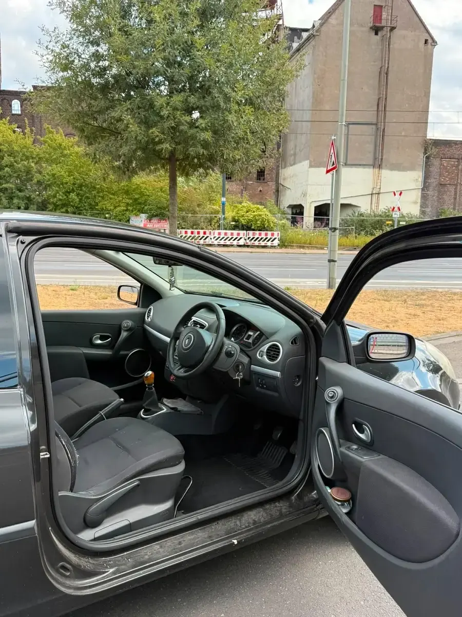 Gebraucht Renault Clio II 75 PS (55 kW) 2007 Schwarz Limousine