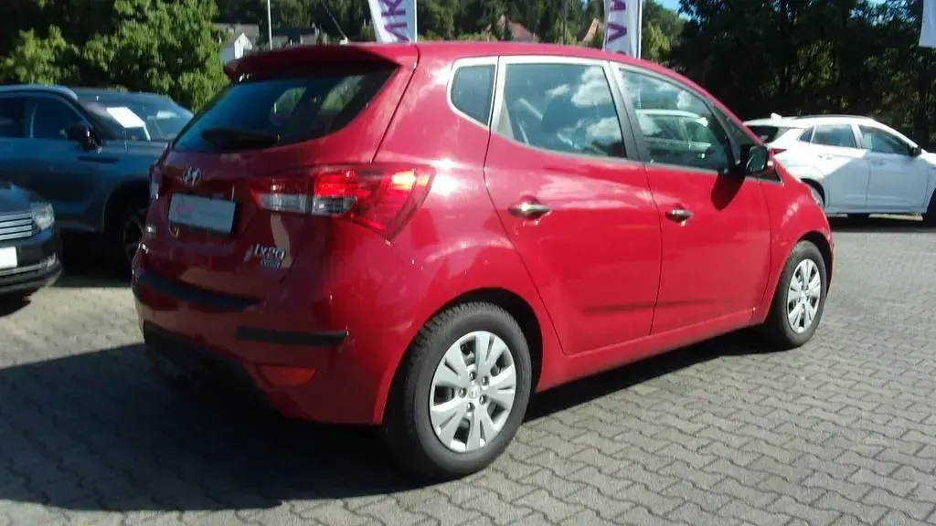 Gebraucht Hyundai ix20 Edition 116 PS (85 kW) 2013 Rot Kleinwagen