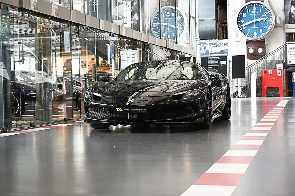 Gebraucht Ferrari 296 663 PS (487 kW) 2025 Schwarz Cabrio