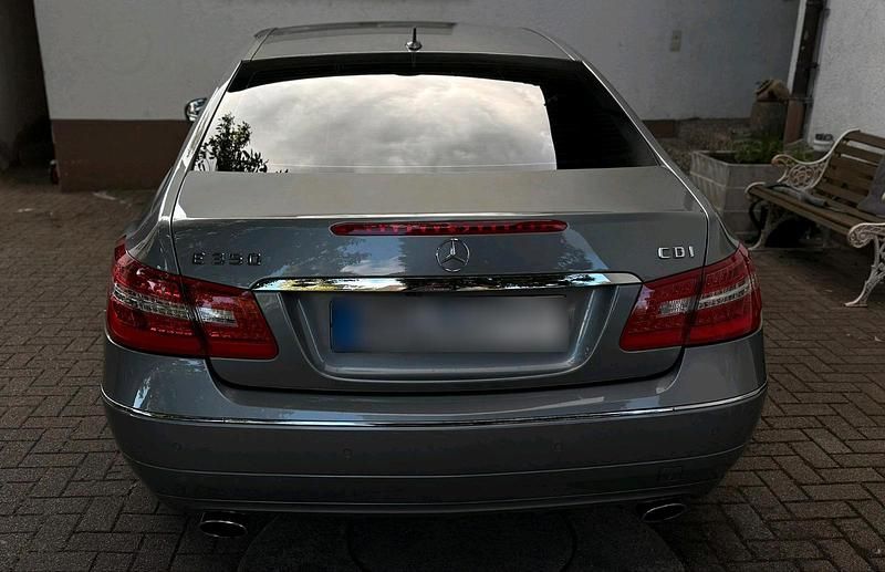 Gebraucht Mercedes E350 2009 Grau Coupé