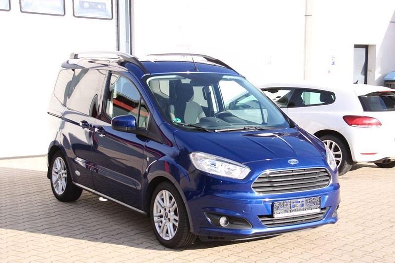 Gebraucht Ford Tourneo Courier Titanium 101 PS (74 kW) 2016 Blau Van / Kleinbus