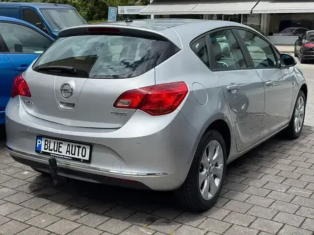 Gebraucht Opel Astra Active 140 PS (102 kW) 2014 Silber Limousine