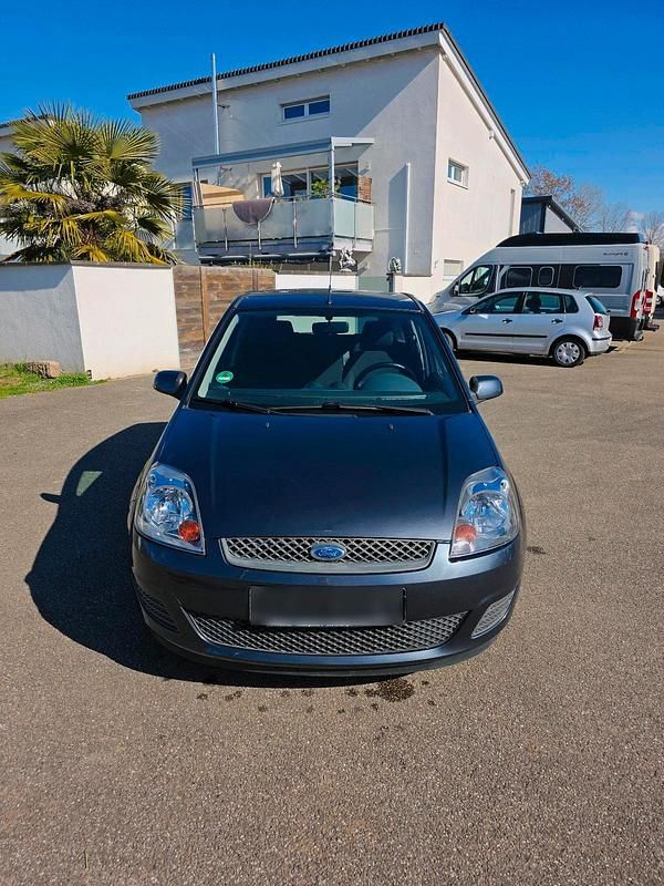 Gebraucht Ford Fiesta 70 PS (51 kW) 2008 Blau Kleinwagen