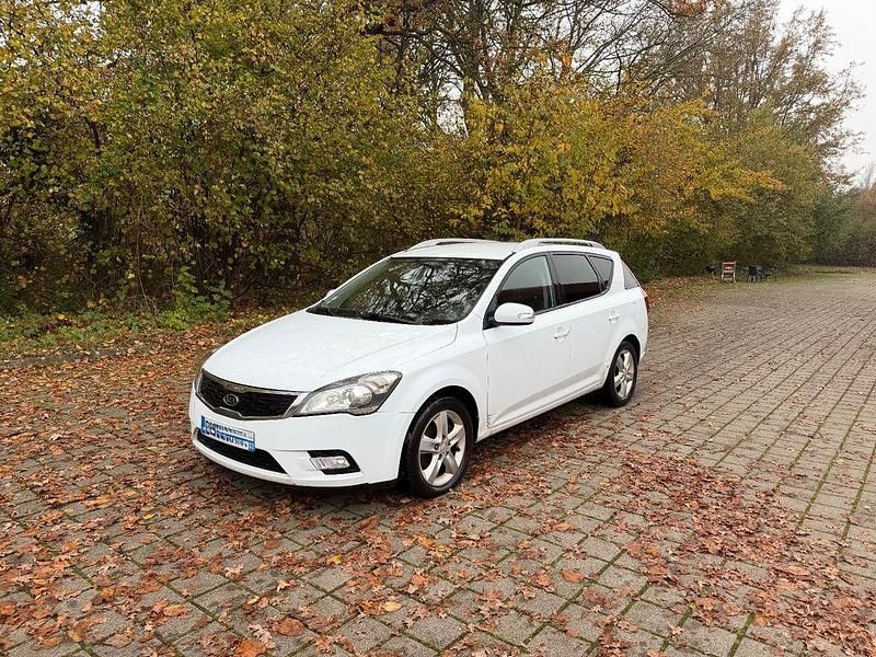 Gebraucht Kia Ceed Spirit 116 PS (85 kW) 2011 Weiß Kleinwagen