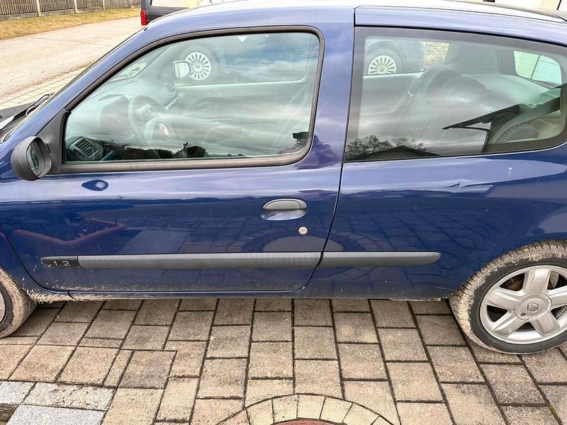 Gebraucht Renault Clio II 75 PS (55 kW) 2003 Blau Kleinwagen