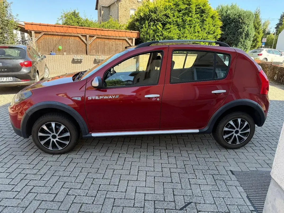Gebraucht Dacia Sandero Stepway 84 PS (61 kW) 2012 Rot Limousine