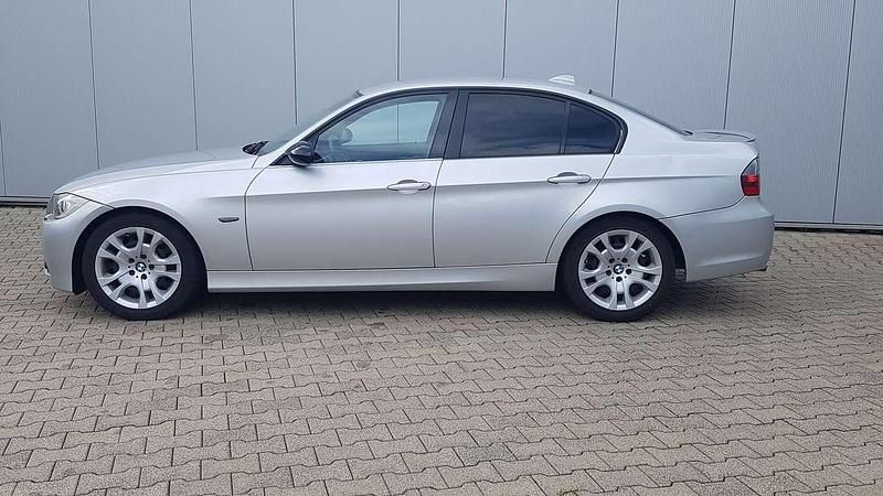 Gebraucht BMW 325 218 PS (160 kW) 2006 Grau Limousine