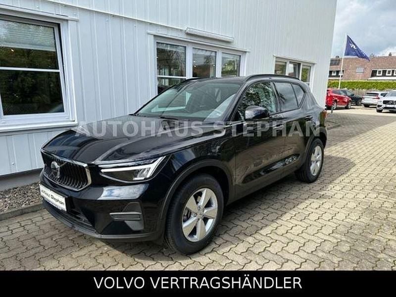 Gebraucht Volvo XC40 129 PS (94 kW) 2023 Onyx black metallic SUV