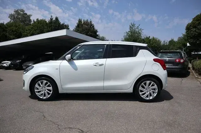 Gebraucht Suzuki Swift 83 PS (61 kW) 2023 Weiß Kleinwagen