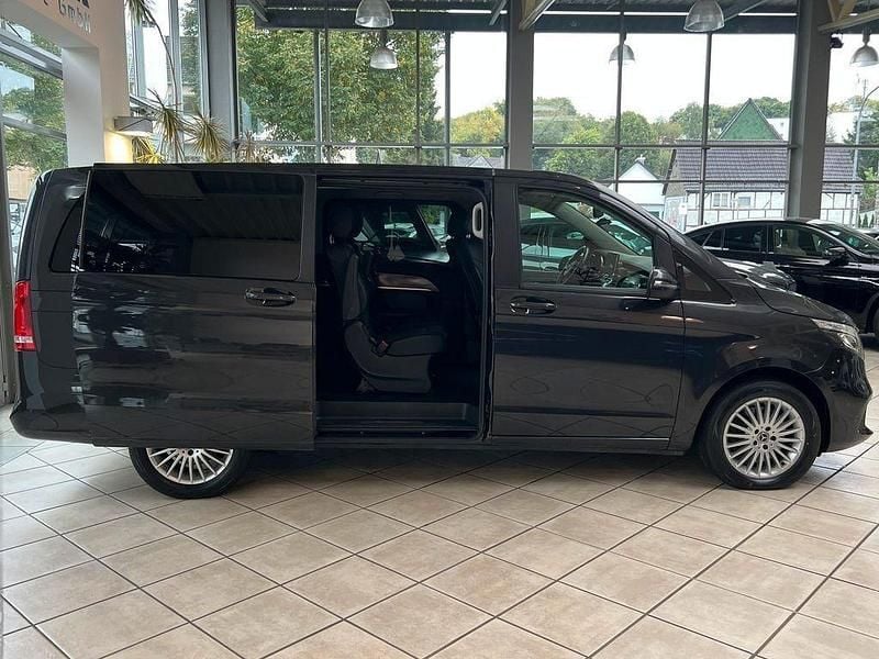 Gebraucht Mercedes V250 Avantgarde 190 PS (139 kW) 2020 Grau metallic Van / Kleinbus