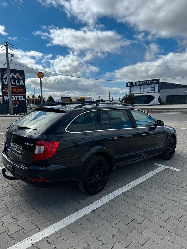 Gebraucht Skoda Superb 170 PS (125 kW) 2012 Schwarz Kombi