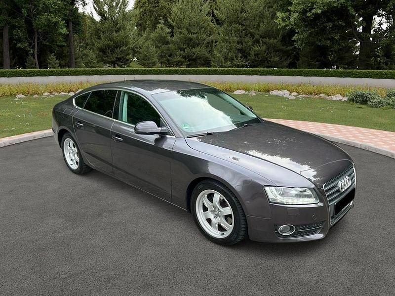 Grau Gebraucht 2010 Audi A5 Sportback Sport Coupé | 12.770 € (Fairer Preis) - Bild 1/4