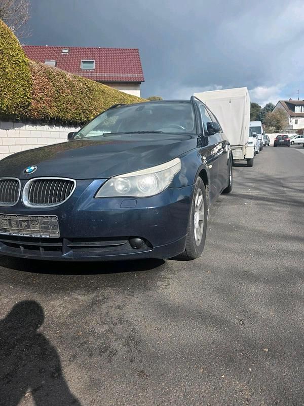 Gebraucht BMW 523 170 PS (125 kW) 2006 Blau Kombi