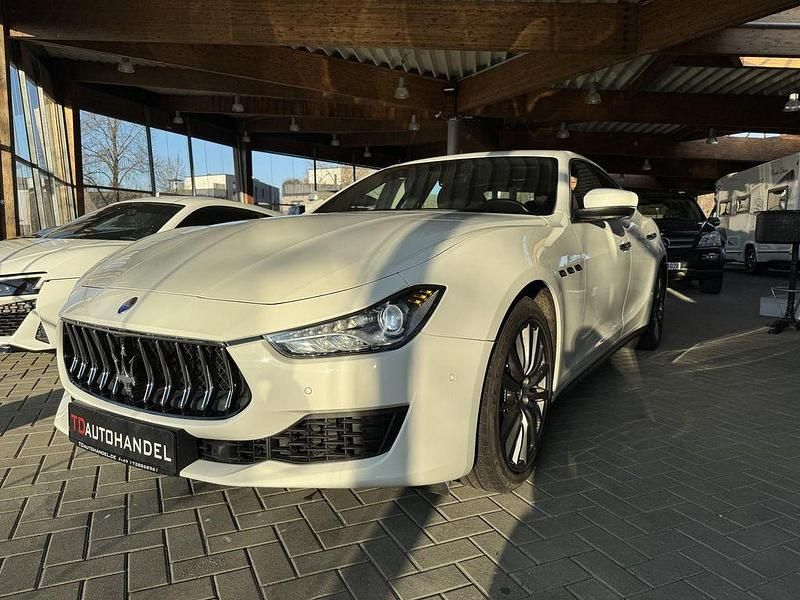 Weiß Gebraucht 2018 Maserati Ghibli Limousine | 36.900 € (Etwas zu teuer) - Bild 1/4