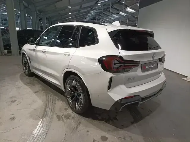 Gebraucht BMW iX3 Impressive 210 kW (286 PS) 2023 Weiß SUV