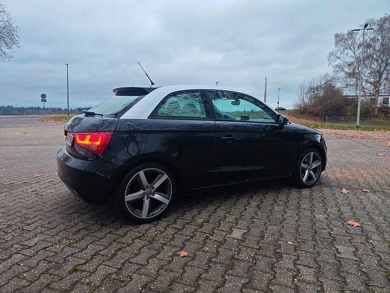 Gebraucht Audi A1 Ambition 122 PS (89 kW) 2010 Schwarz Kleinwagen