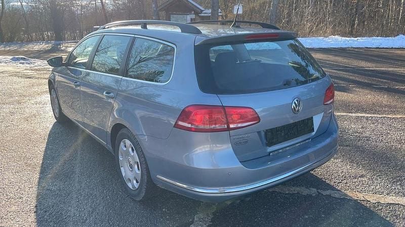 Gebraucht VW Passat Comfortline 170 PS (125 kW) 2012 Blau Limousine