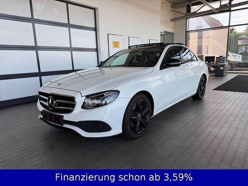 Weiß Gebraucht 2017 Mercedes E220 Night Limousine | 21.999 € (Fairer Preis) - Bild 1/4
