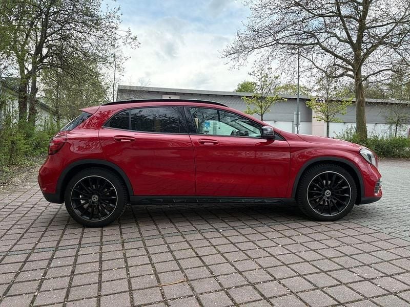 Usata Mercedes GLA200 163 CV (119 kW) 2020 Rosso SUV