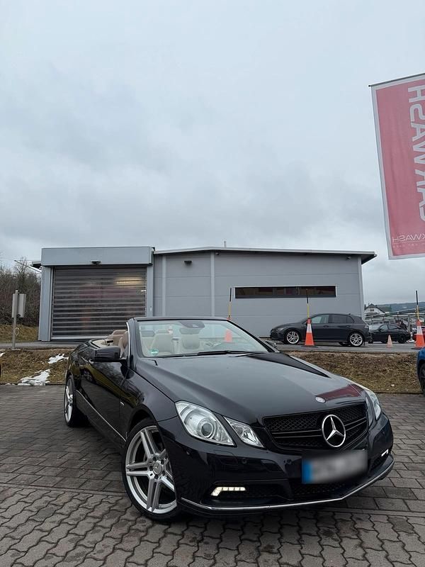 Gebraucht Mercedes E250 204 PS (150 kW) 2010 Schwarz Cabrio
