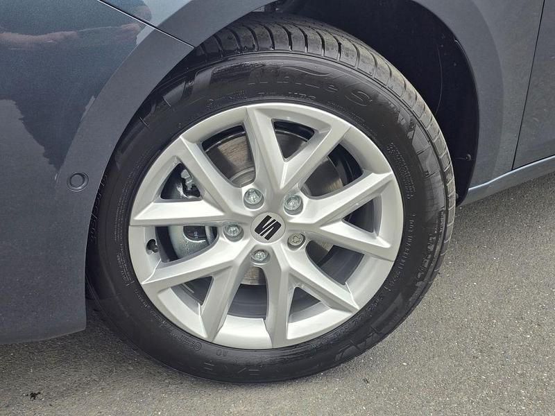 Neu Seat Leon 150 PS (110 kW) 2025 Grau Limousine