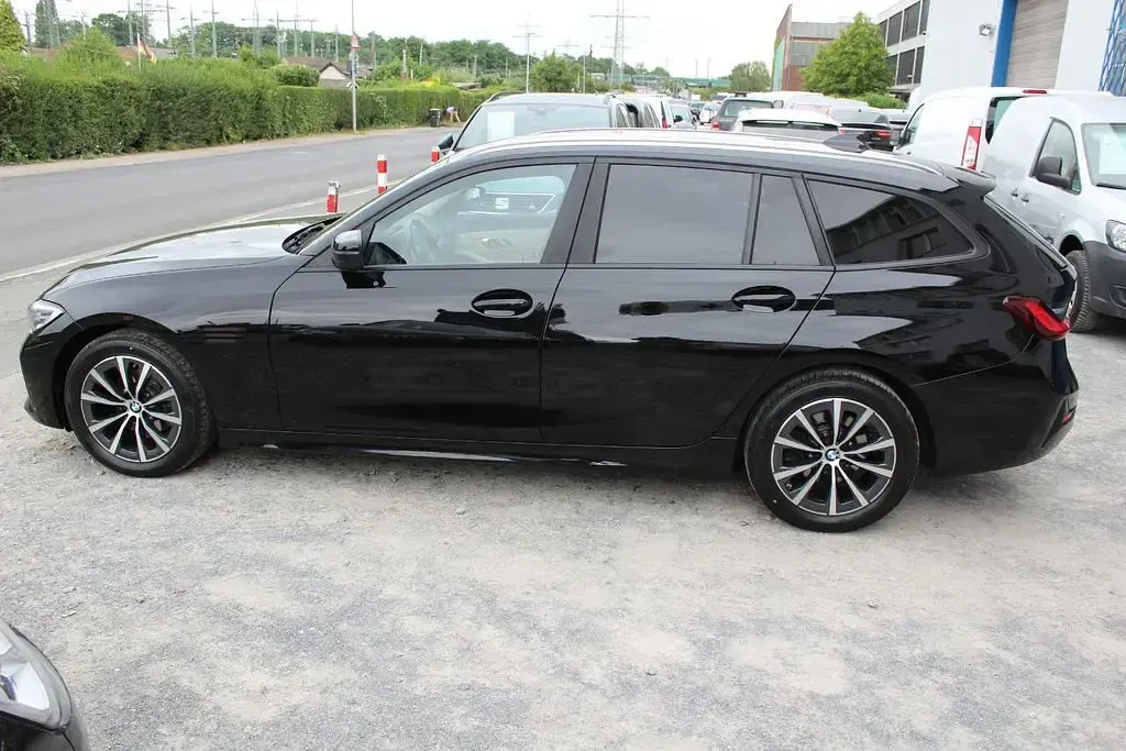 Gebraucht BMW 318 Sport Line 150 PS (110 kW) 2022 Schwarz Kombi