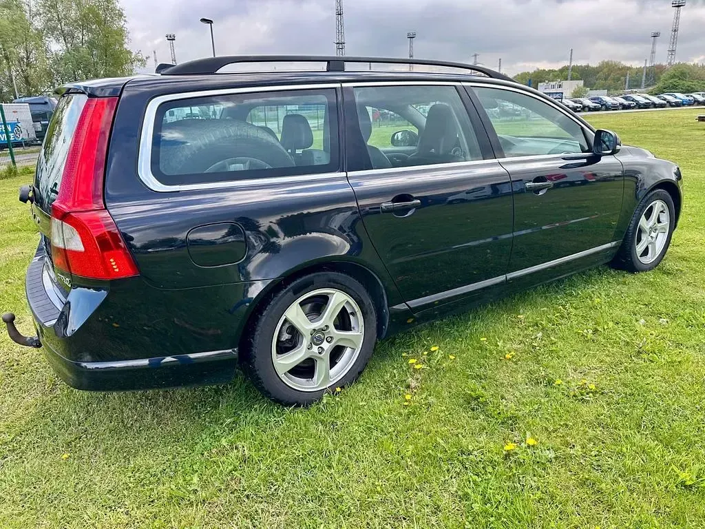 Gebraucht Volvo V70 Momentum 114 PS (83 kW) 2012 Schwarz Kombi