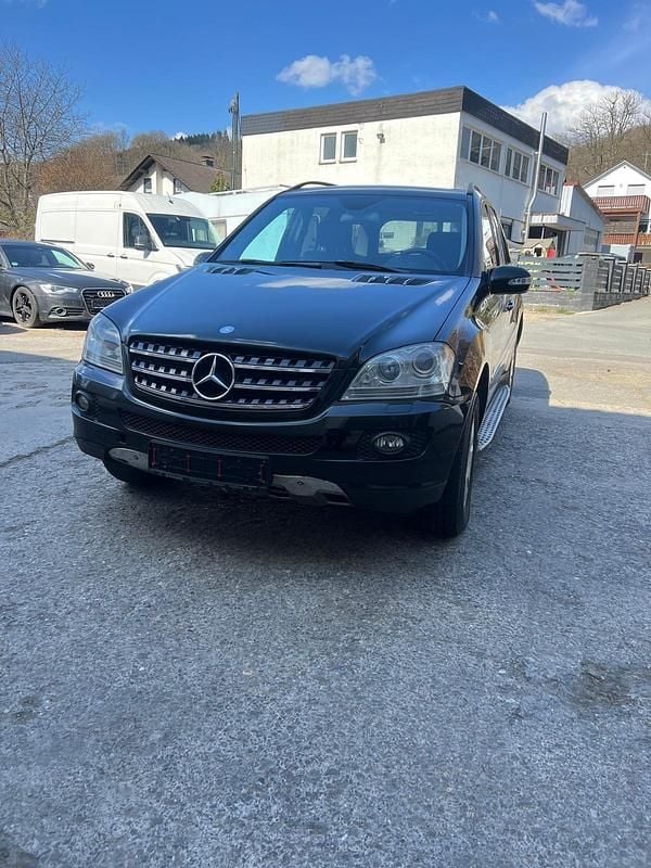 Schwarz Gebraucht 2006 Mercedes ML320 SUV | 5.500 € (Superpreis) - Bild 1/4