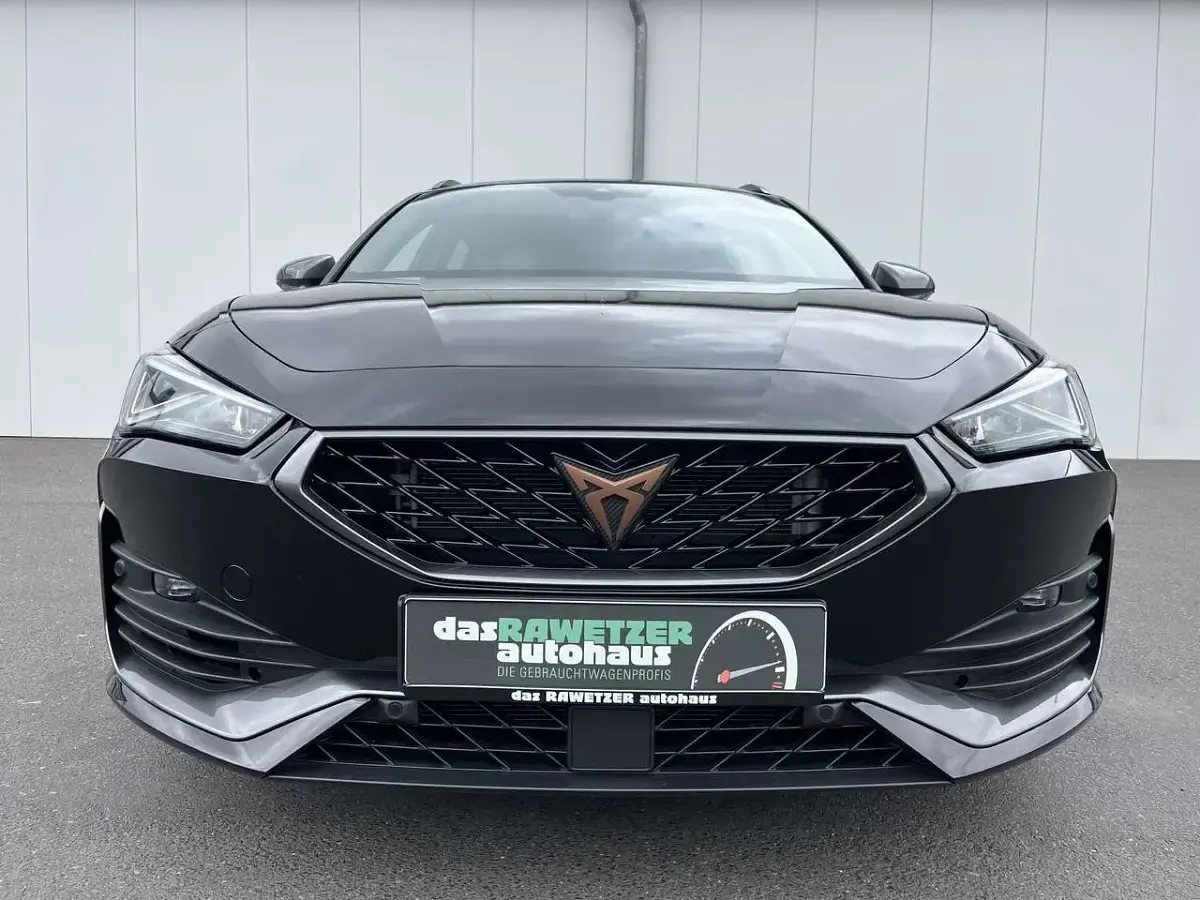 Gebraucht Cupra Leon VZ1 300 PS (220 kW) 2024 Mitternachtsschwarz Kombi