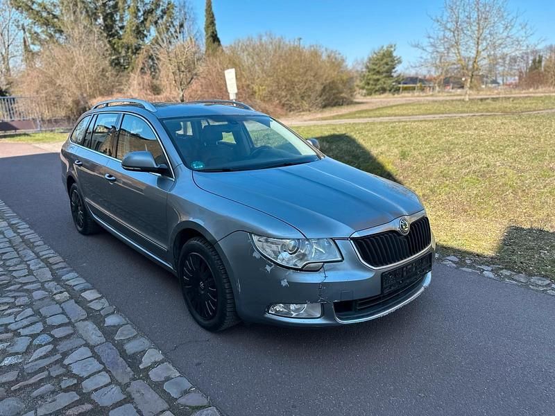 Gebraucht Skoda Superb 165 PS (121 kW) 2010 Silber Kombi