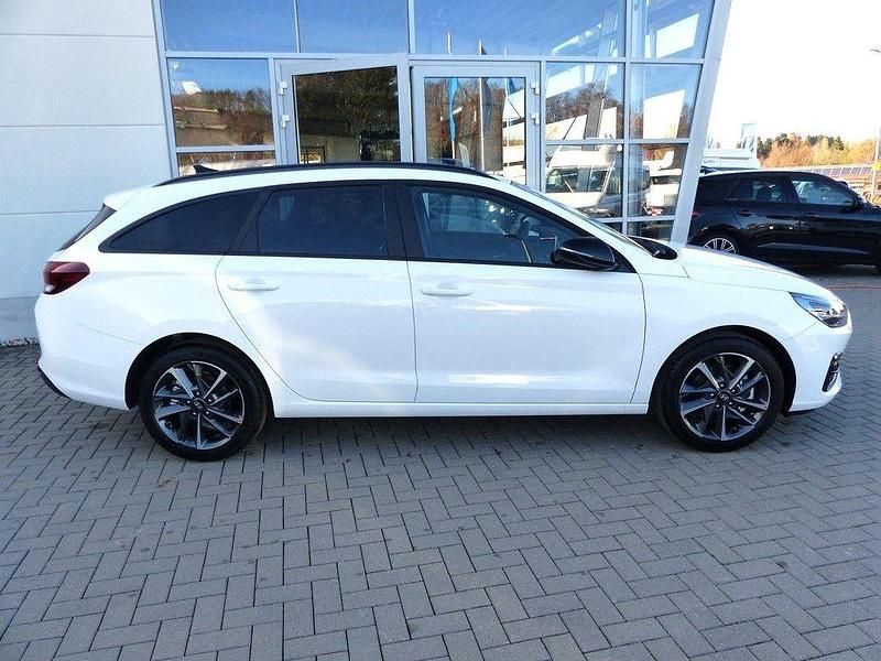 Neu Hyundai i30 Advantage 101 PS (74 kW) 2025 Weiß Kombi
