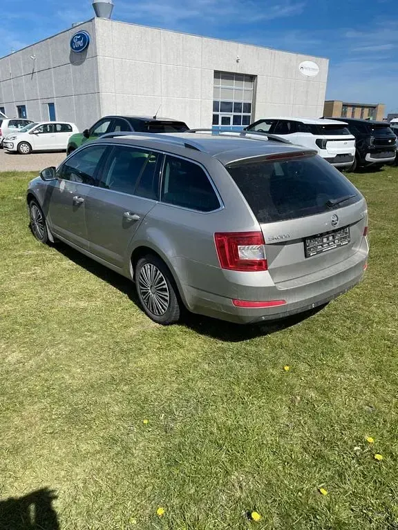 Gebraucht Skoda Octavia Style 179 PS (131 kW) 2015 Beige Kombi
