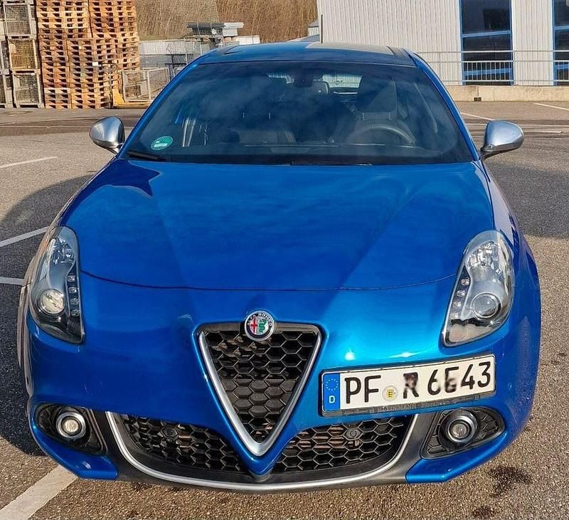 Blau Gebraucht 2019 Alfa Romeo Giulietta Kleinwagen | 12.150 € (Superpreis) - Bild 1/4