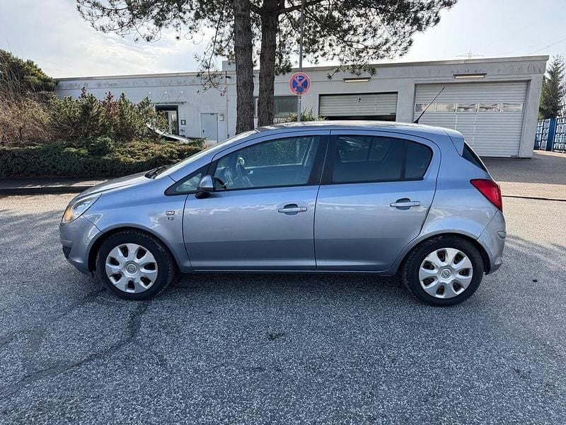 Gebraucht Opel Corsa Edition 86 PS (63 kW) 2010 Silber Kleinwagen
