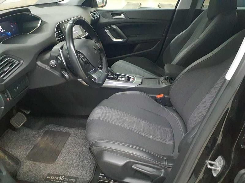 Gebraucht Peugeot 308 SW Allure 131 PS (96 kW) 2021 Perla nera schwarz metallic Kombi