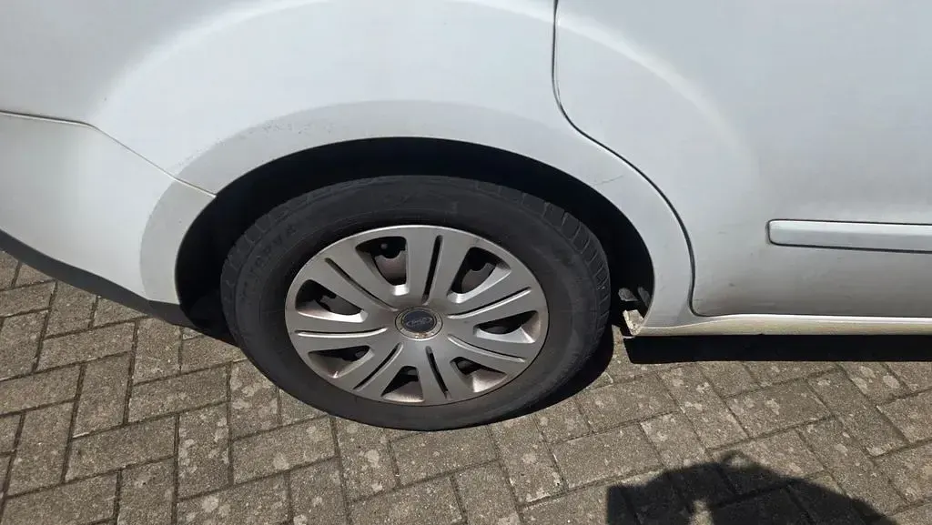 Gebraucht Ford S-MAX Trend 140 PS (102 kW) 2010 Weiß Van / Kleinbus