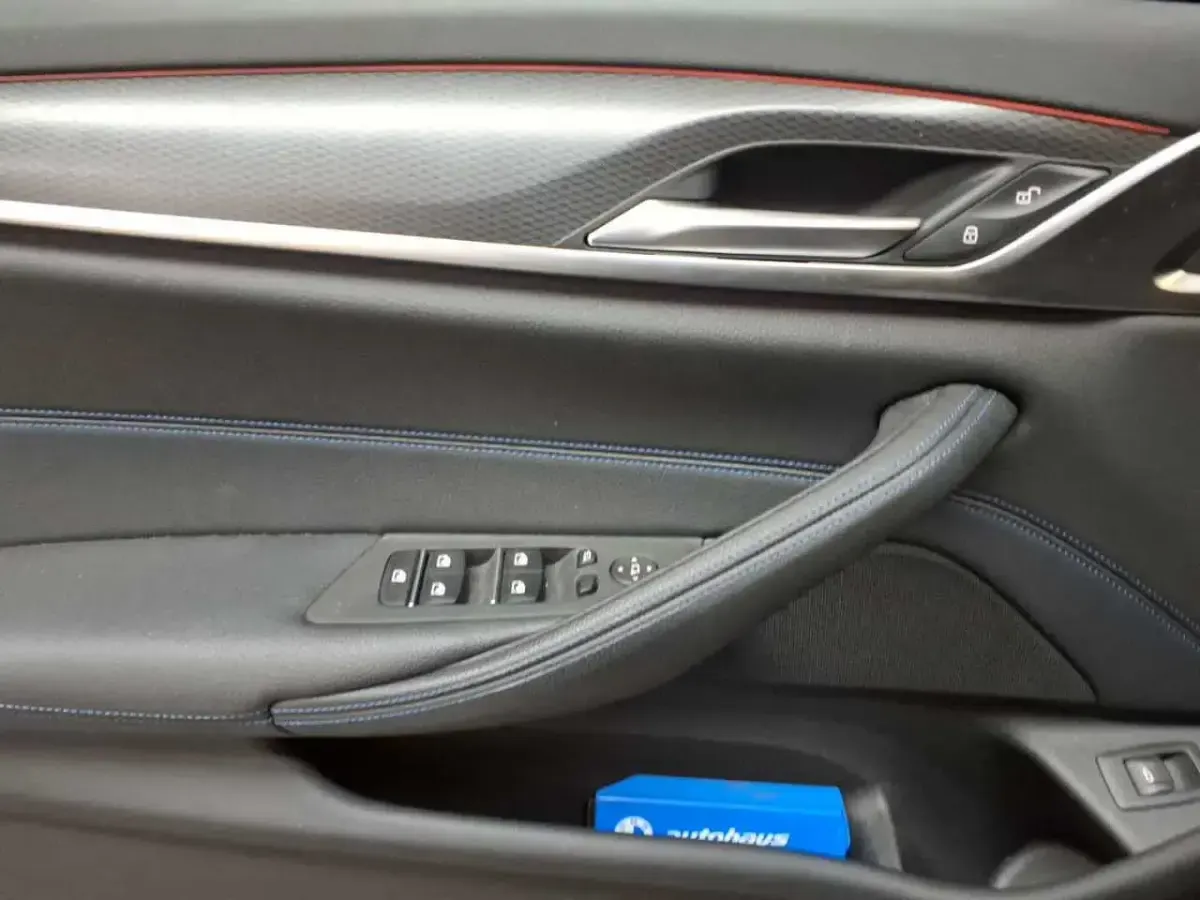 Gebraucht BMW 520 Shadowline 190 PS (139 kW) 2023 Saphirschwarz metallic Kombi