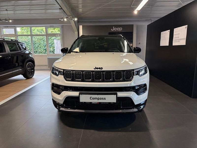 Neu Jeep Compass Summit 131 PS (96 kW) 2025 Weiß SUV
