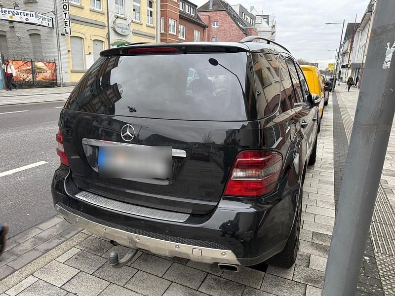 Gebraucht Mercedes ML320 224 PS (164 kW) 2007 Schwarz SUV