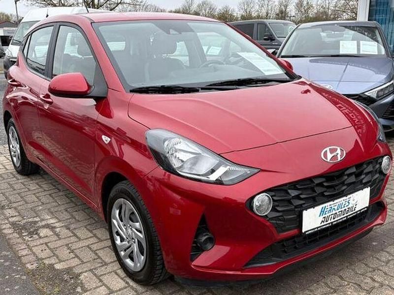 Rot Gebraucht 2023 Hyundai i10 Kleinwagen | 12.790 € (Fairer Preis) - Bild 1/4