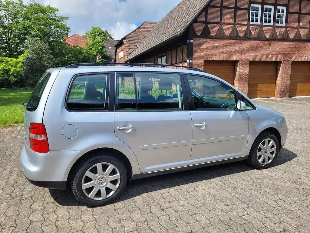 Gebraucht VW Touran Trendline 140 PS (102 kW) 2006 Reflexsilber metallic Van / Kleinbus