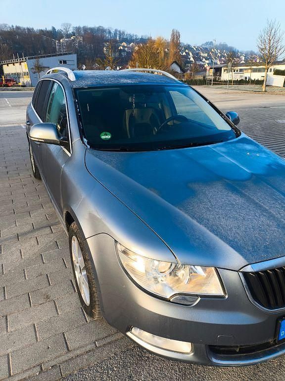 Gebraucht Skoda Superb Ambition 140 PS (102 kW) 2012 Grau Kombi
