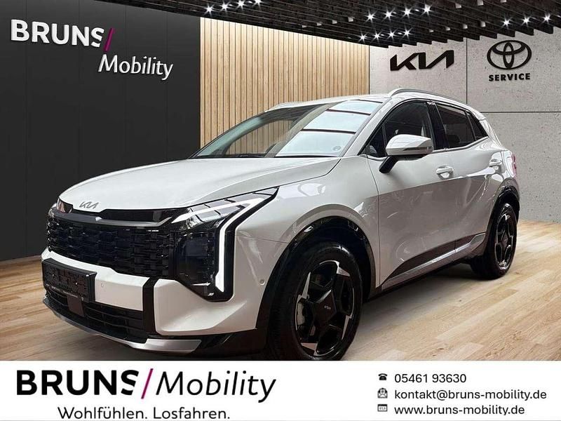 Deluxeweiss Neu 2025 Kia Sportage Spirit SUV | 40.190 € (Etwas zu teuer) - Bild 1/4