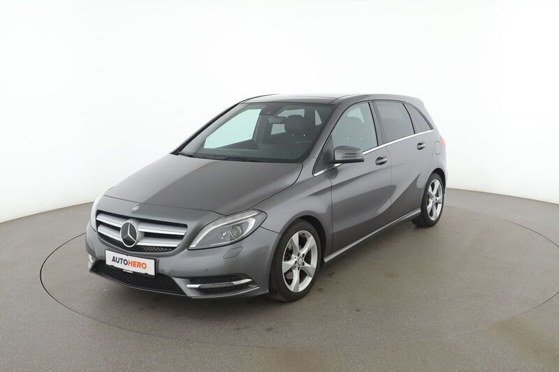 Grau Gebraucht 2014 Mercedes B180 Van / Kleinbus | 14.710 € (Etwas zu teuer) - Bild 1/4