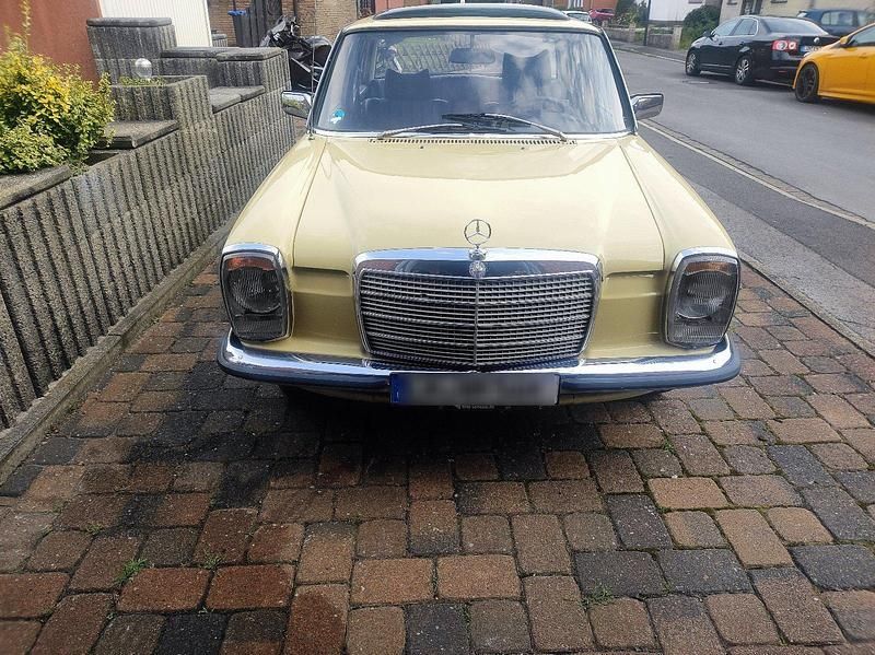 Gebraucht 1974 Mercedes 200 Limousine | 8.999 € - Bild 1/4