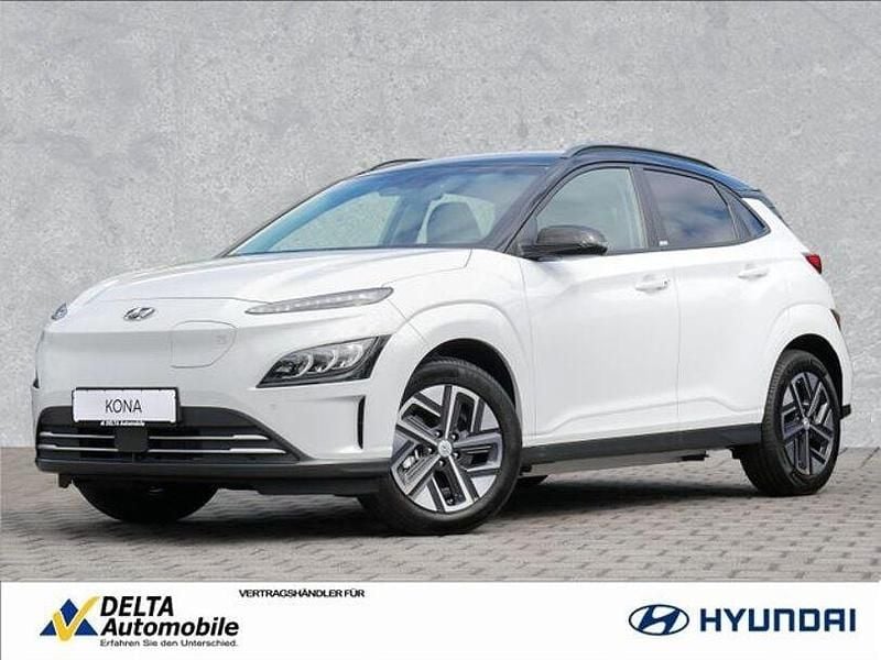 Chalk white / phantom black ro / met Gebraucht 2021 Hyundai Kona Trend SUV | 20.480 € (Guter Preis) - Bild 1/4