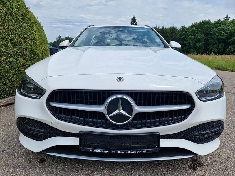 Gebraucht Mercedes C200 163 PS (119 kW) 2023 Polarweiss  unilack Kombi