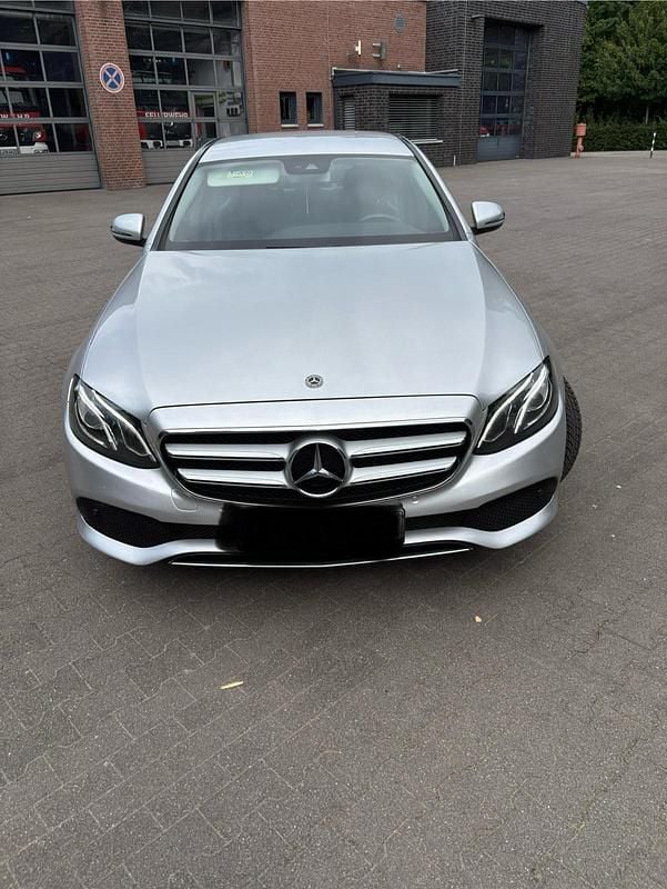 Gebraucht Mercedes E200 184 PS (135 kW) 2018 Silber Limousine