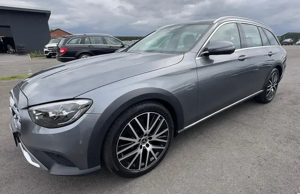 Gebraucht Mercedes E220 All-Terrain 200 PS (147 kW) 2022 Selenitgrau Kombi
