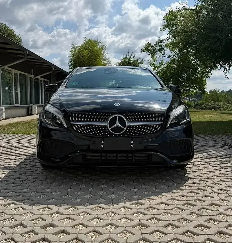 Gebraucht Mercedes A200 AMG line 156 PS (114 kW) 2018 Schwarz Limousine